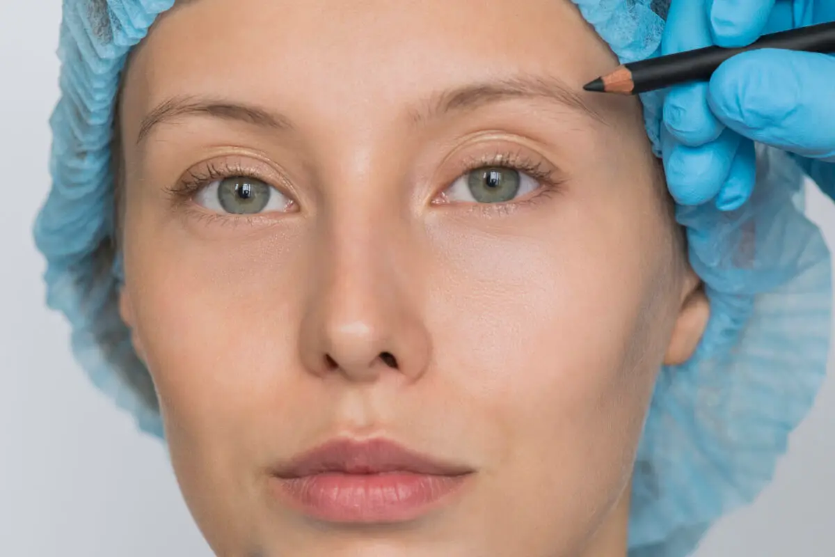 I Trattamenti di Medicina Estetica più Richiesti del 2025 11 white woman aesthetic cosmetic surgery concept